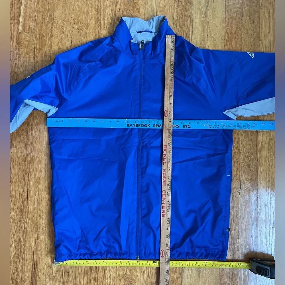 adidas logo left